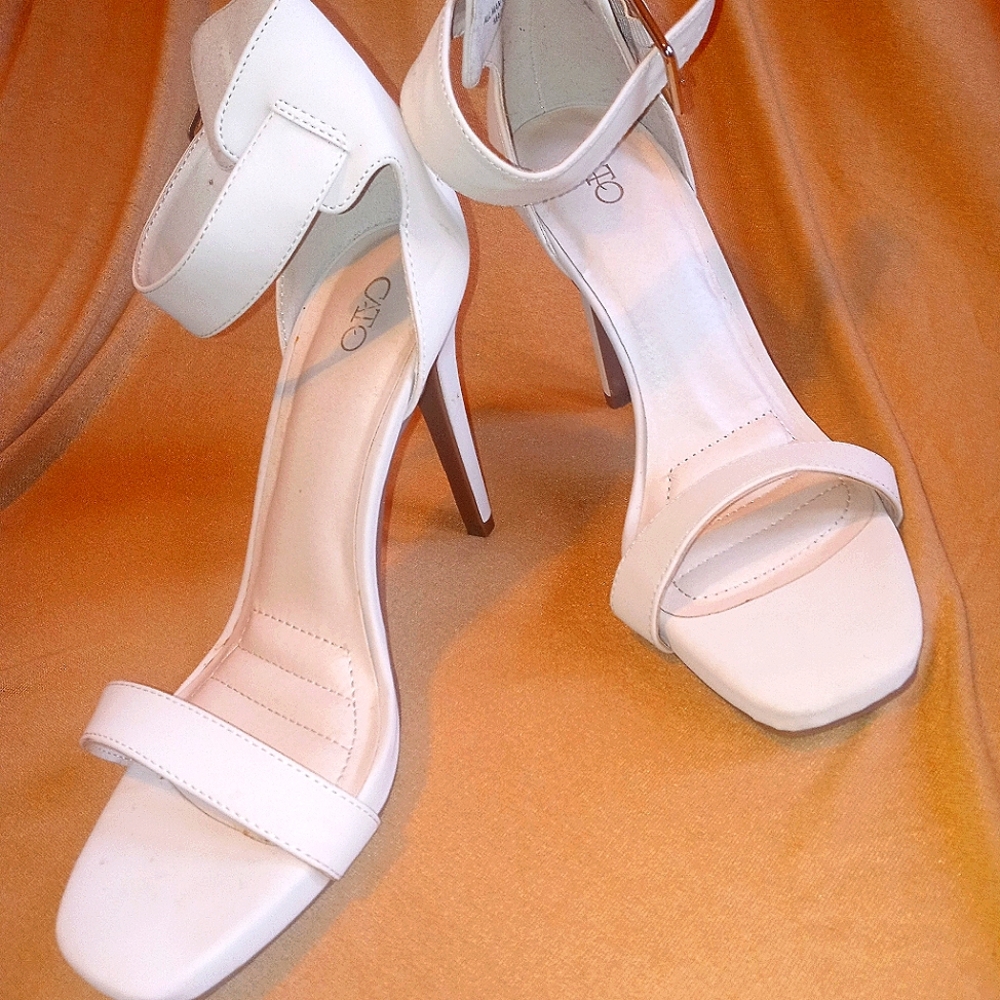 Size 10 Nude Heels Cato